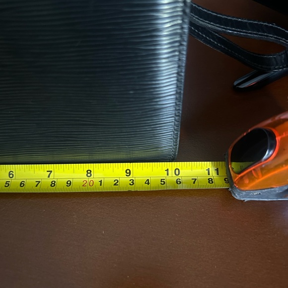 🔥 💯 Authentic Louis Vuitton Epi Pouchette🔥 - Picture 5 of 8